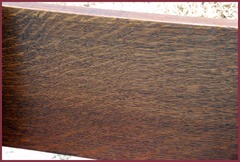 Close-up of the quarter-sawn oak grain on the front of the back crest rail.